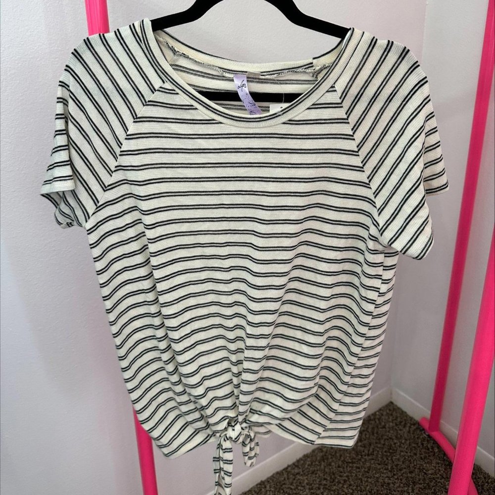 BLACK AND WHITE STRIPED BOTTOM KNOT TOP - SIZE M